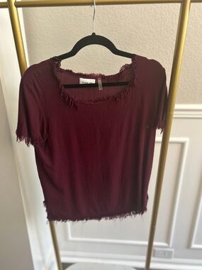 Frayed Edge Short Sleeve Top in Burgundy